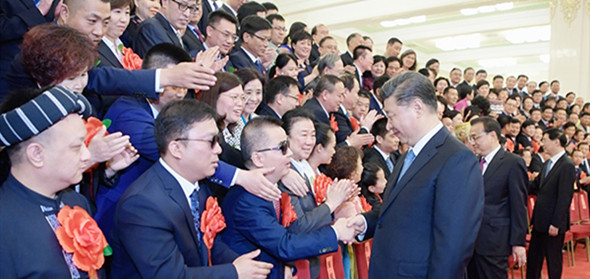 党和国家领导人习近平、李克强、王沪宁等在北京人民大会堂会见第六次全国自强模范暨助残先进表彰大会代表