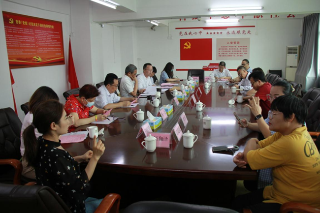 残疾人代表召开座谈会.png