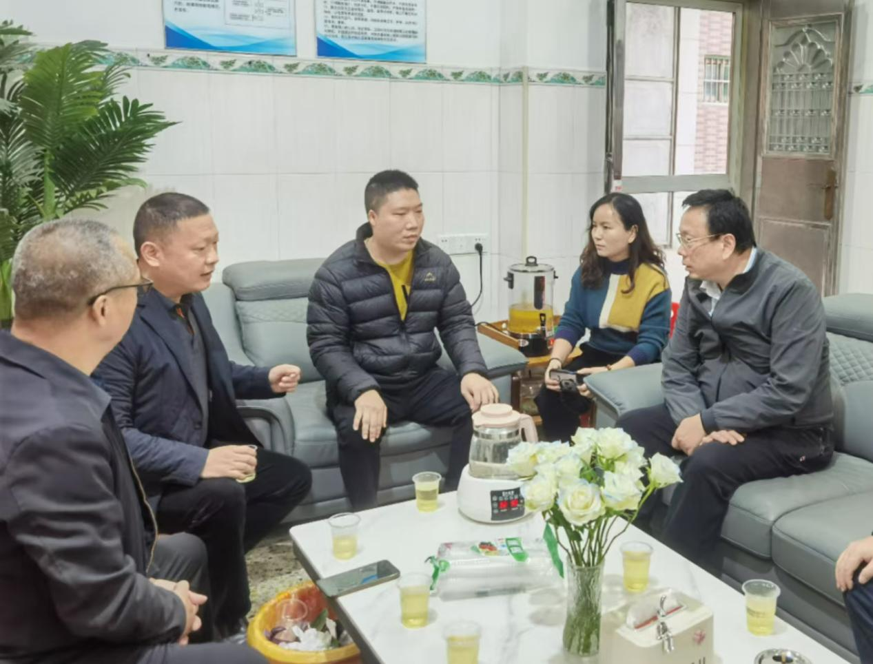 邱招贤到揭阳市康乐斋盲人按摩所调研